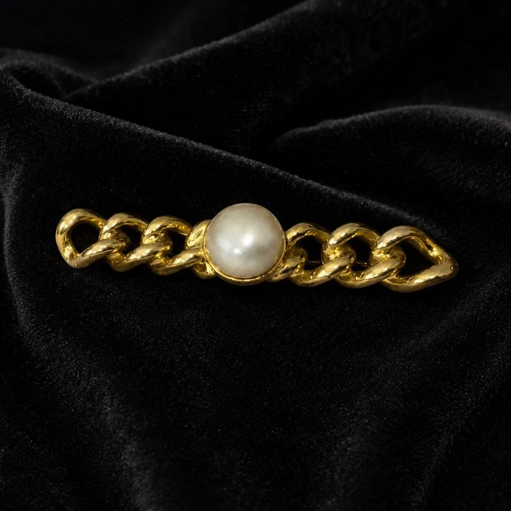 Vintage Gold Tone Chain Link Brooch Faux Pearl Center Bar Pin Classic Minimalist